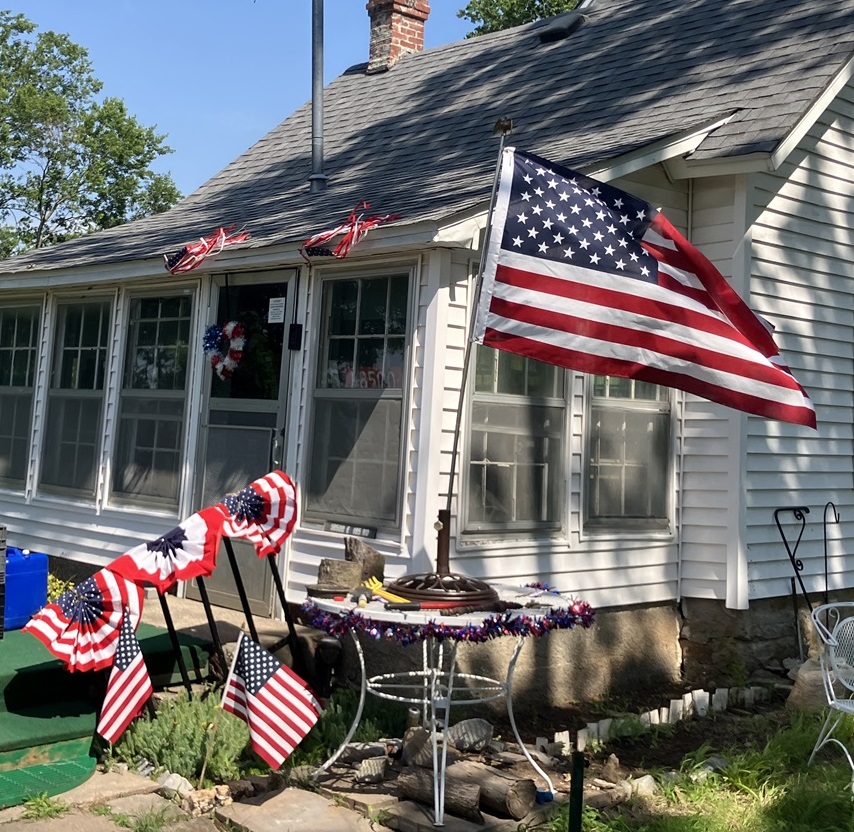 I'm of the opinion that an American farmhouse should have some American flags. Especially in June. Being the month that runs between Memorial Day and Independence Day, June is unofficially the month we celebrate our nation.